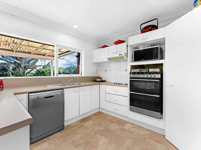 6 Youngs Road, Papakura