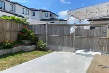Granny/41 Tims Crescent, Flat Bush