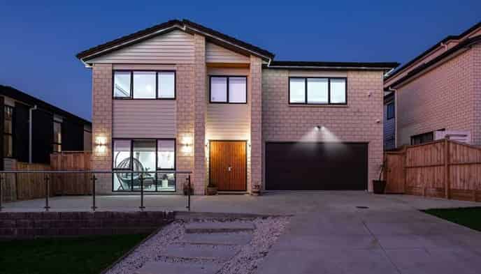 Granny/41 Tims Crescent, Flat Bush