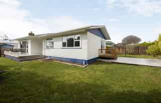 2 Rhonda Avenue, Deanwell