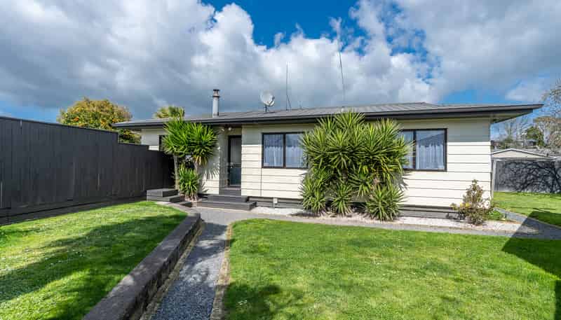 12B Bruce Avenue, Glenview