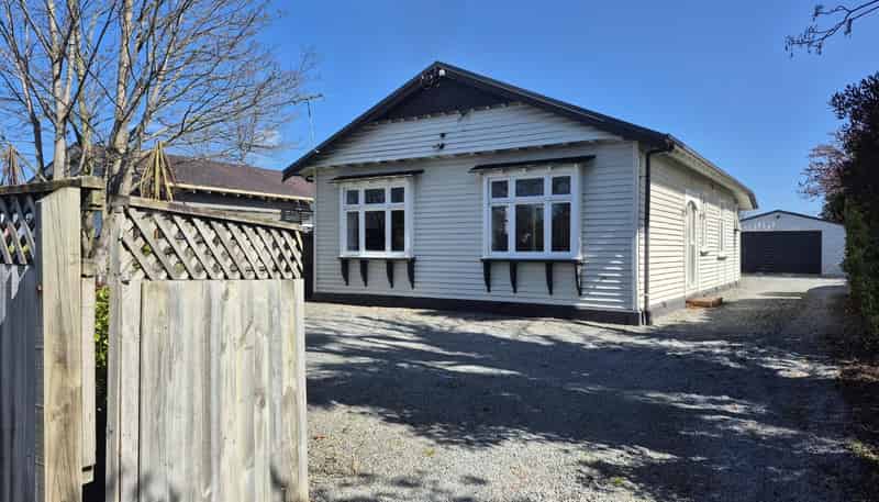 165 Hills Road, Edgeware