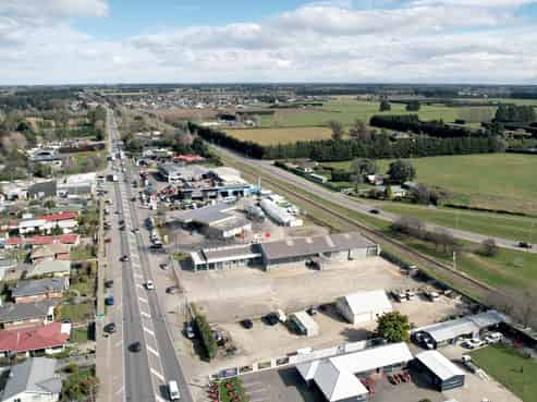 High-profile yard and workshop opportunity