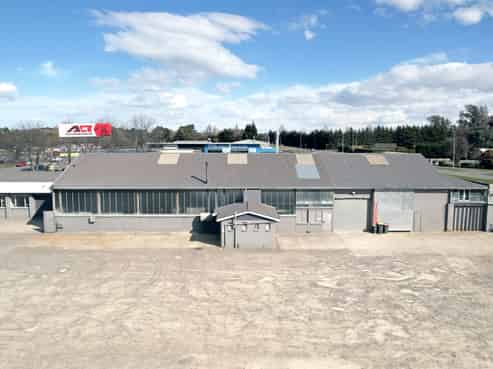 High-profile yard and workshop opportunity