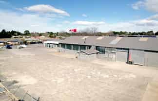 High-profile yard and workshop opportunity