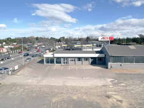High-profile yard and workshop opportunity