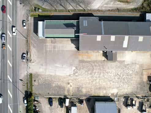 High-profile yard and workshop opportunity
