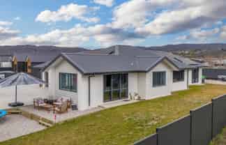 10 Sequoia Close, ALEXANDRA