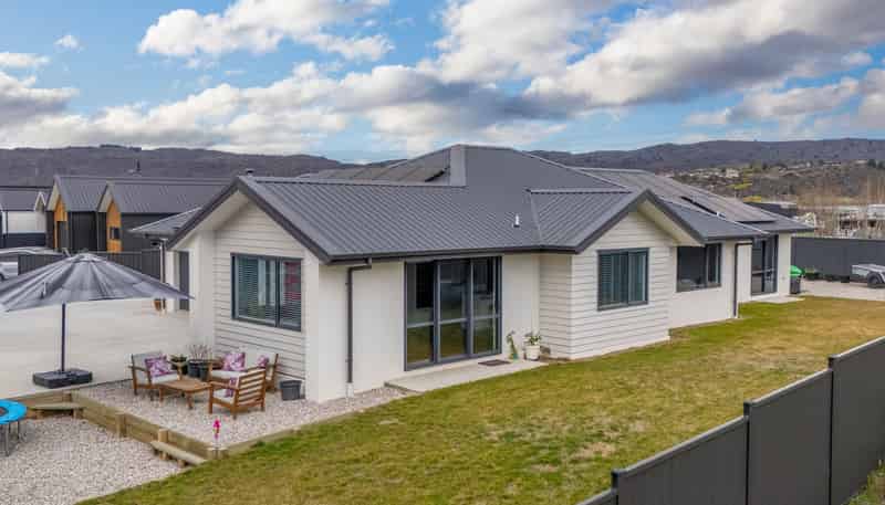 10 Sequoia Close, ALEXANDRA