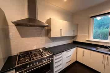 27 Seaview Road, Brighton