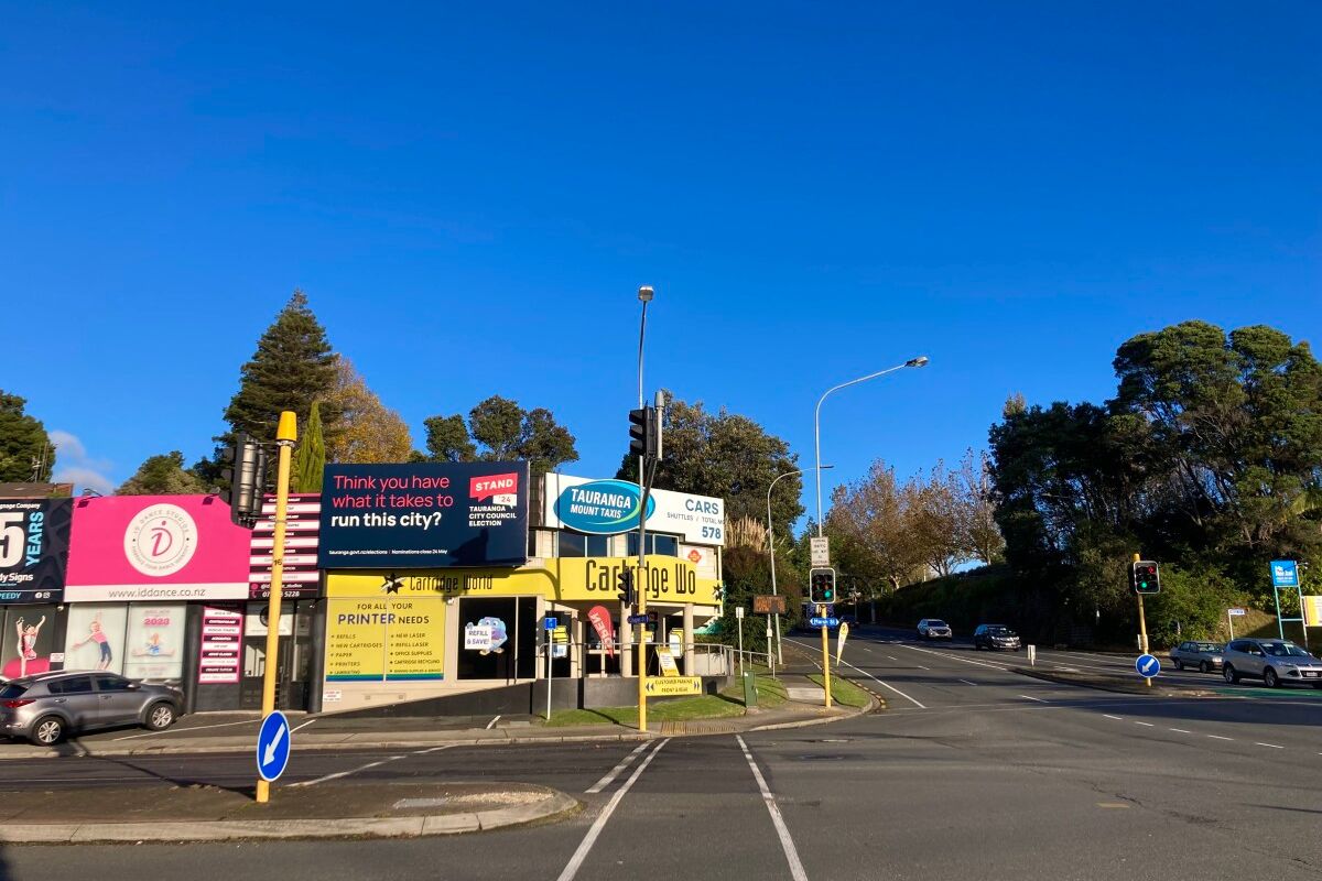 Be Seen on One of Tauranga's Busiest Corners - Vista 5
