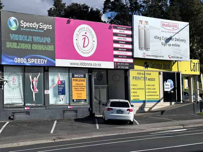 Be Seen on One of Tauranga’s Busiest Corners