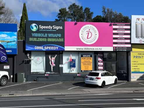 Be Seen on One of Tauranga's Busiest Corners