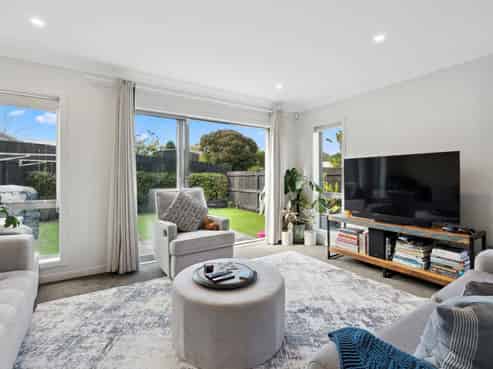 40 Paretaiuru Crescent, Papakura