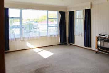 1 Clyde Crescent , Roslyn