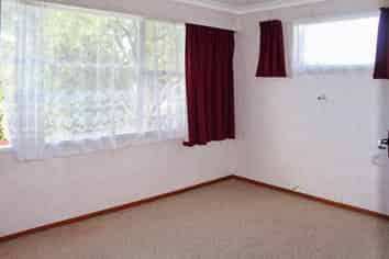1 Clyde Crescent , Roslyn
