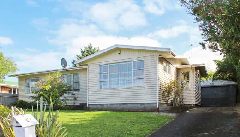 1 Clyde Crescent , Roslyn