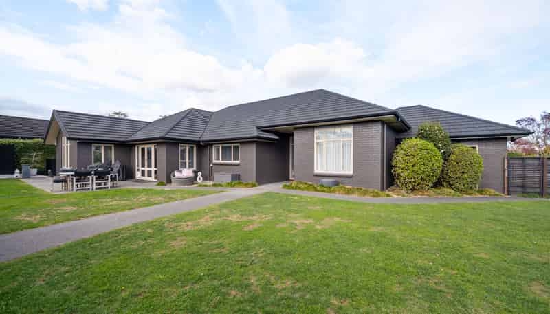 47 The Esplanade, Huntington
