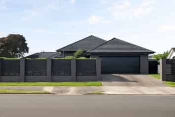 47 The Esplanade, Huntington