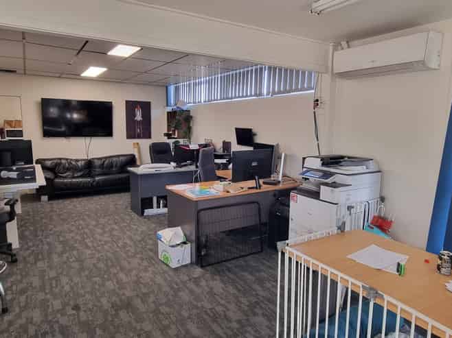Warehouse and office in Sydenham