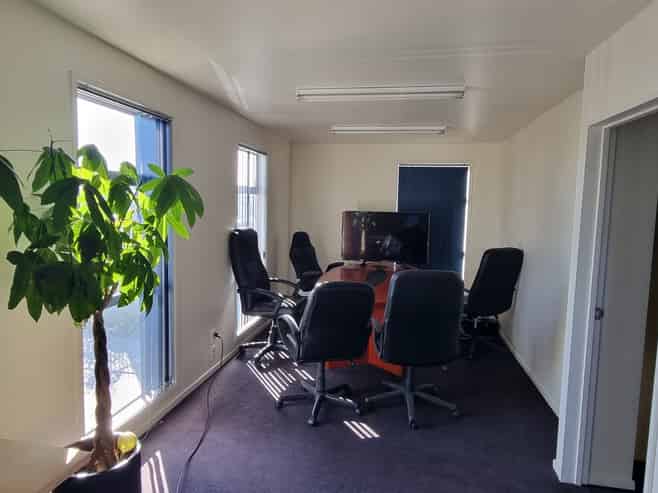Warehouse and office in Sydenham