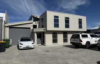 Warehouse and office in Sydenham