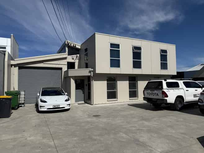 Warehouse and office in Sydenham