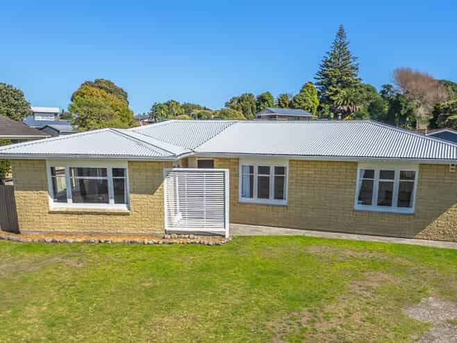 4 Colenso Place, Otaki Beach