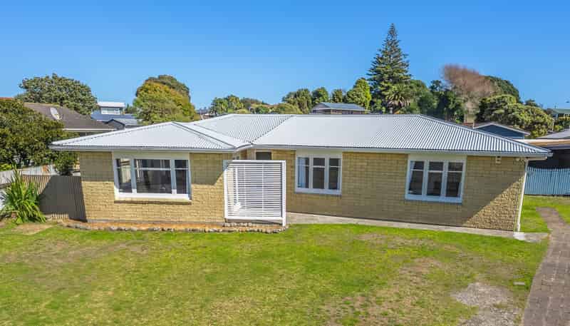 4 Colenso Place, Otaki Beach