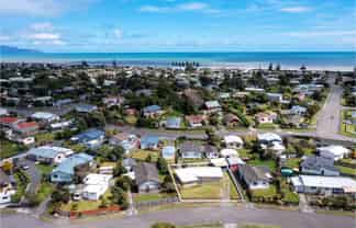 4 Colenso Place, Otaki Beach