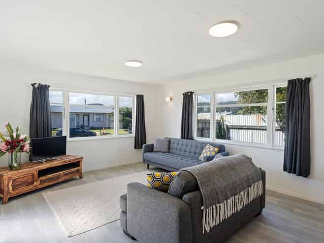 4 Colenso Place, Otaki Beach