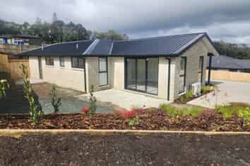 28 Royal St Annes Drive, Kamo