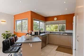 68 Downing Street, Crofton Downs