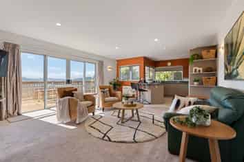 68 Downing Street, Crofton Downs