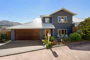 68 Downing Street, Crofton Downs