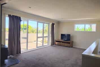 79 Tirimoana Road, Te Atatu South