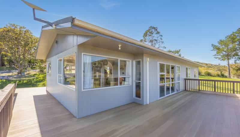 60 Ross Road, Topuni