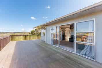 60 Ross Road, Topuni