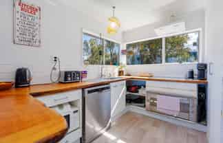 60 Ross Road, Topuni