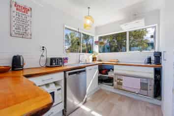 60 Ross Road, Topuni