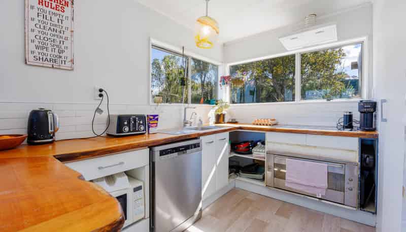 60 Ross Road, Topuni