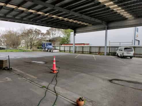 Yard, canopy and office for lease