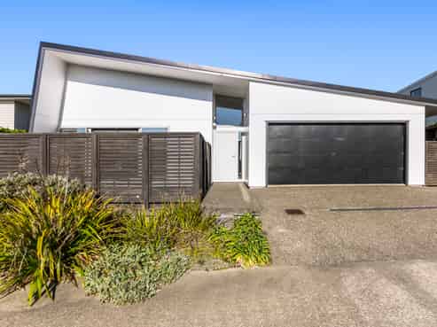 44 Woodridge Drive, Woodridge