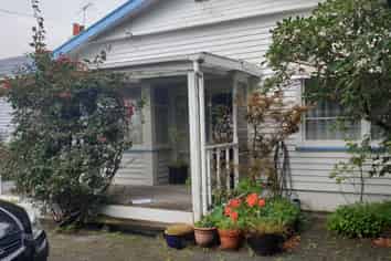 112 Waiwhetu Road, Waterloo
