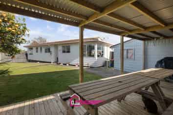 13 Washington Square, Paeroa