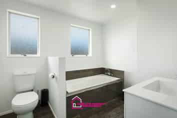 13 Washington Square, Paeroa