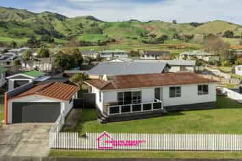 13 Washington Square, Paeroa