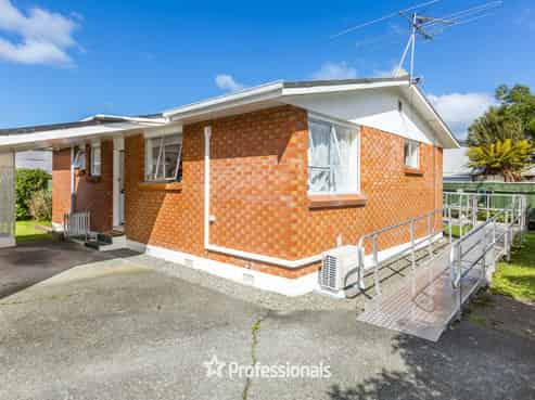 9B Denver Grove, Totara Park