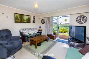 9B Denver Grove, Totara Park