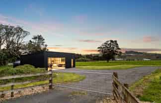 16 Parker Lane, Buckland